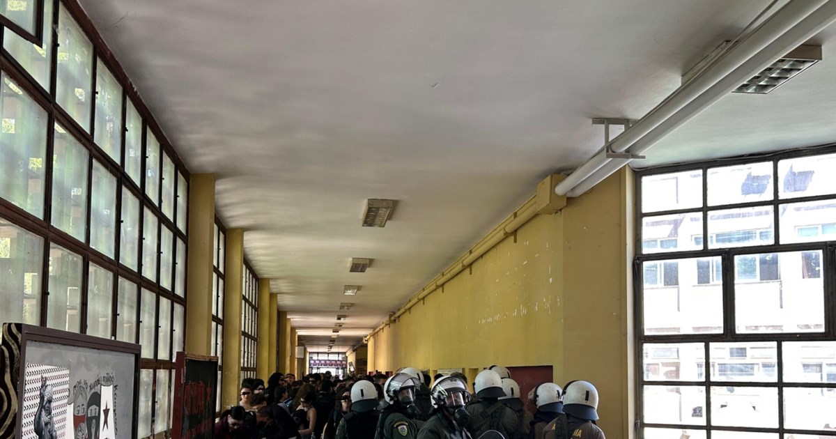Επίθεση αντεξουσιαστών σε φοιτητές με ρόπαλα μέσα στο ΑΠΘ: Τραυματίες τουλάχιστον 7 φοιτητές, μεταφέρθηκαν στο νοσοκομείο