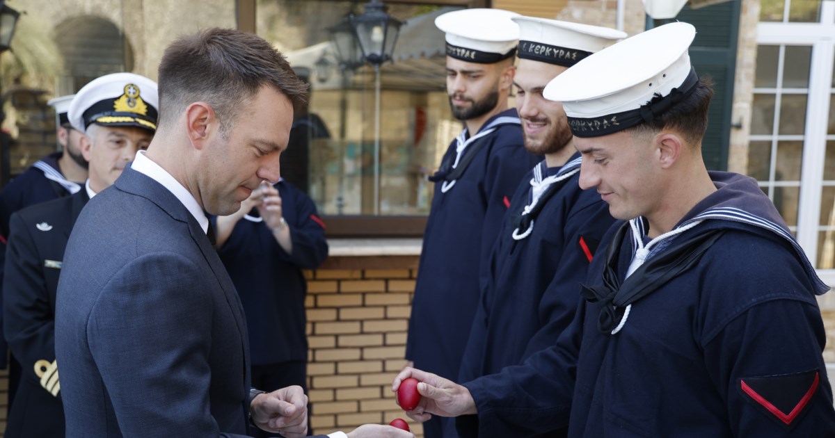 Στέφανος Κασσελάκης: Στους Παξούς ο πρόεδρος του ΣΥΡΙΖΑ - Συμμετείχε στη λιτάνευση της εικόνας της Αναστάσεως [βίντεο] - εικόνα 4