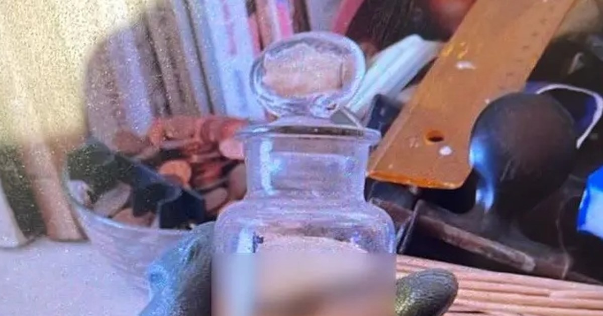 Σοκ στο Μενίδι: 14χρονη πήγε στο Αστυνομικό Τμήμα με νεκρό έμβρυο σε εφημερίδα - Τη χτύπησε η μητέρα της και απέβαλε