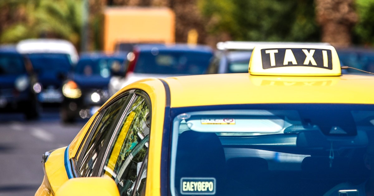 Πρόστιμο 1.000 ευρώ από Δευτέρα στους οδηγούς ταξί που δεν έχουν το αυτοκόλλητο για πληρωμή με POS
