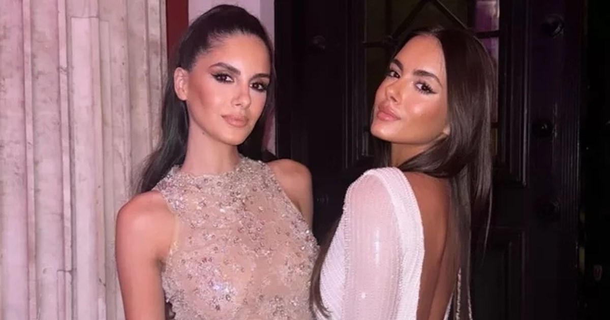 Αλεξάνδρα & Νταίζη Νίκα: Μικρά κοριτσάκια με ταιριαστά ροζ jackets σε βόλτα με άλογο