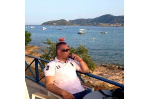 Αστυνομικός Βουλής: "Δεν δίστασε να επικοινωνήσει με τα παιδιά, θέλει να με τρομοκρατήσει" λέει η σύζυγός του