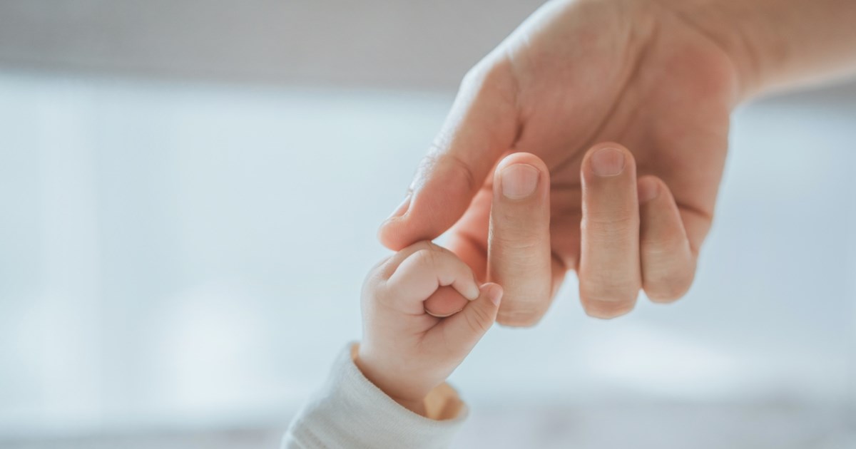 Θεσσαλονίκη: Υπό κράτηση μέχρι να δικαστούν οι γονείς των μωρών που έκοβαν βόλτες μόνα τους στον δρόμο