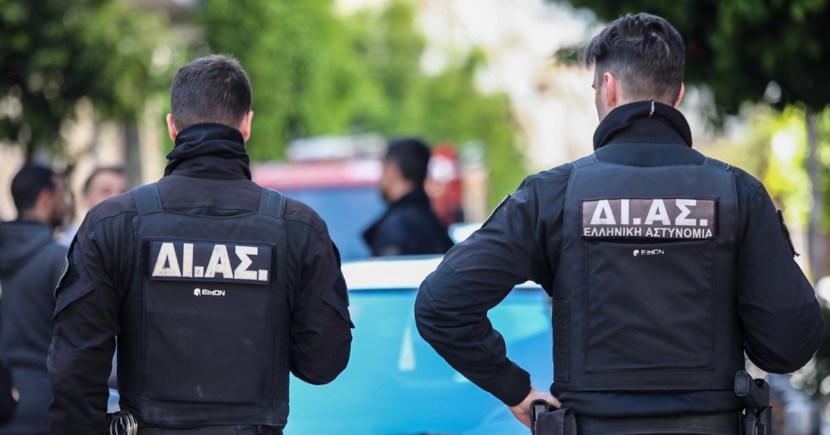 Νέος Κόσμος: "Καθαρά" τα καλάσνικοφ που βρέθηκαν σε κλεμμένο αυτοκίνητο