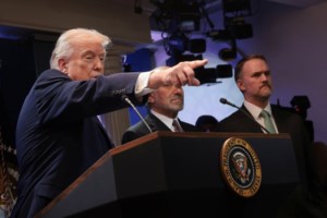 Με νόμο από την περίοδο... του Νίξον, ο Τραμπ θέλει να επιβάλλει επιπλέον 10% δασμούς παγκοσμίως - εικόνα 2