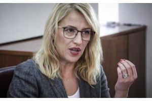 Δίκη για το Μάτι: "Βρέθηκα κατηγορούμενη από ένα και μόνο ψέμα της Πυροσβεστικής" - Συνεχίζεται η απολογία της Ρένας Δούρου