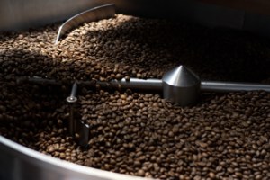 Γιατί ο Γιάννης Βαρδινογιάννης "μετατρέπει" τα βενζινάδικα της Shell σε μίνι μάρκετ και καφέ