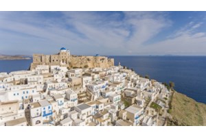 Ποιoς είναι ο ιθύνων νους πίσω από το τερατούργημα στην Αστυπάλαια