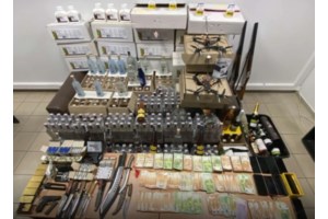 Απίστευτο: Κατασχέθηκαν 7 τόνοι λαθραίων τσιγάρων στη Γαλλία που ήταν κρυμμένα μέσα σε… κανόλι