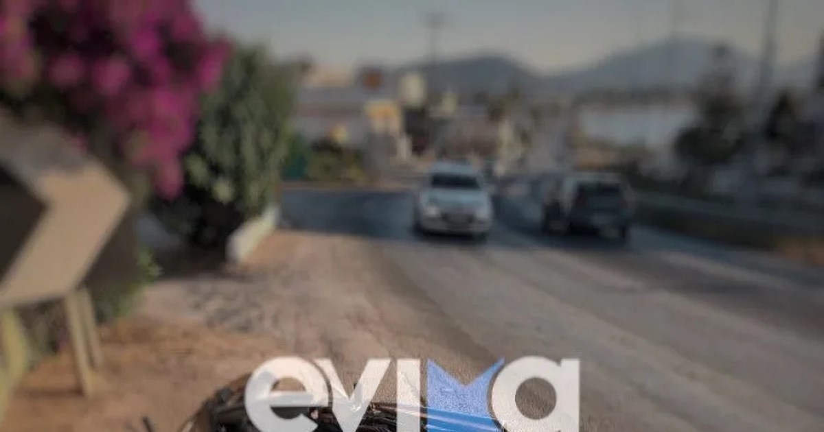 Τρελή πορεία ΙΧ στο Αγρίνιο: Βγήκε από τον δρόμο και πήρε παραμάζωμα τραπεζοκαθίσματα [βίντεο]