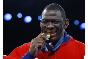 Ολυμπιακοί Αγώνες 2024: Αγκαλιά με το μετάλλιο κοιμήθηκε ο Καραλής - "Καλημέρα μωρό μου"