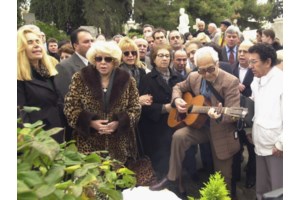 Το "αντίο" της Finos Film στην Καίτη Γκρέυ: "Μυθική τραγουδίστρια, έγινε η καρδιά του λαϊκού τραγουδιού" - εικόνα 2