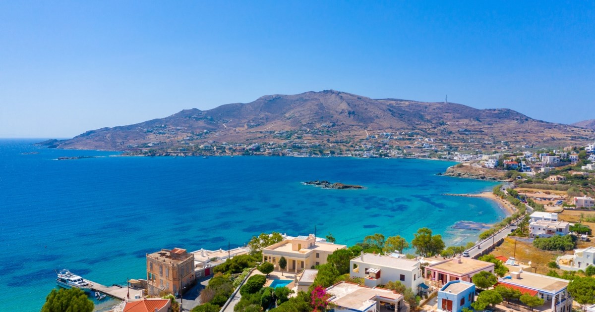 Αυτό το κυκλαδίτικο νησί έχει προσβάσιμες παραλίες και δωρεάν δημοτικές ομπρέλες για όλους
