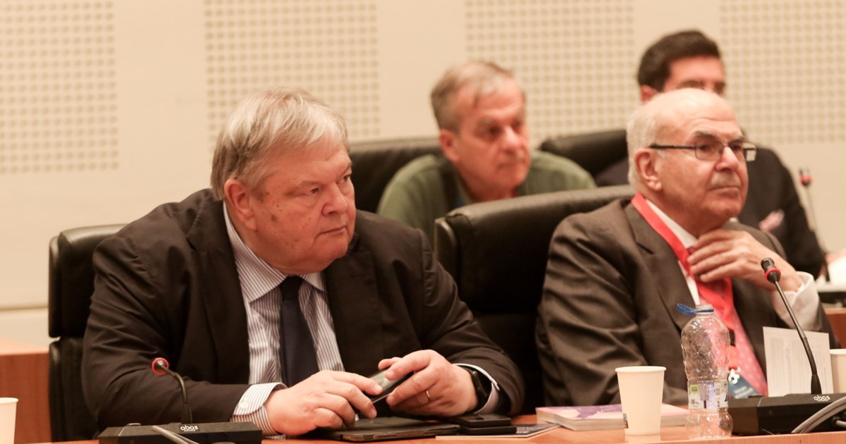 Σύνθημα επιστροφής από Τσίπρα: "Νέος πατριωτισμός απέναντι στην κλεπτοκρατία - Χρειαζόμαστε ένα νέο κίνημα που θα εμπνεύσει" [εικόνες] - εικόνα 3