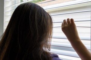 Θεσσαλονίκη: 14χρονη "ξάφρισε" με τους φίλους της το διαμέρισμα των θετών γονιών της