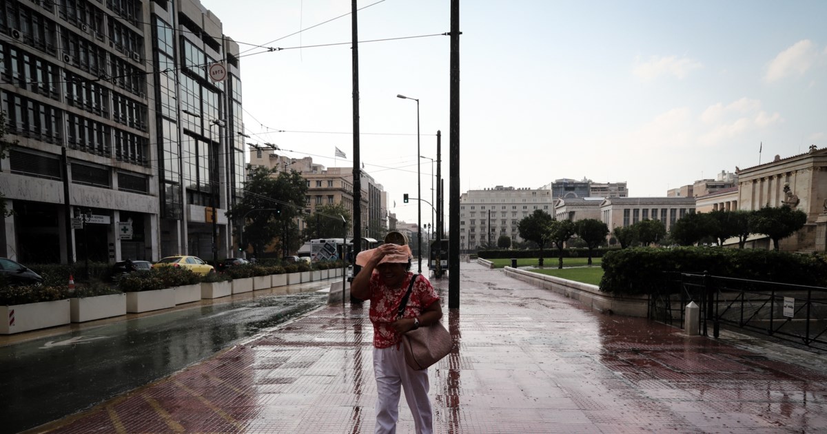 Κακοκαιρία Daniel: Καρέ-καρέ η στιγμή της διάσωσης οδηγού από ορμητικά νερά χειμάρρου στη Λαμία [εικόνες, βίντεο]