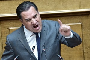 Και η Νίνα Κασιμάτη κατά Πάρι Ρούπου: Ήρθε να υποδυθεί τον "αντιφασίστα" με ρυπαρολογίες σε βάρος της ελληνικής σημαίας