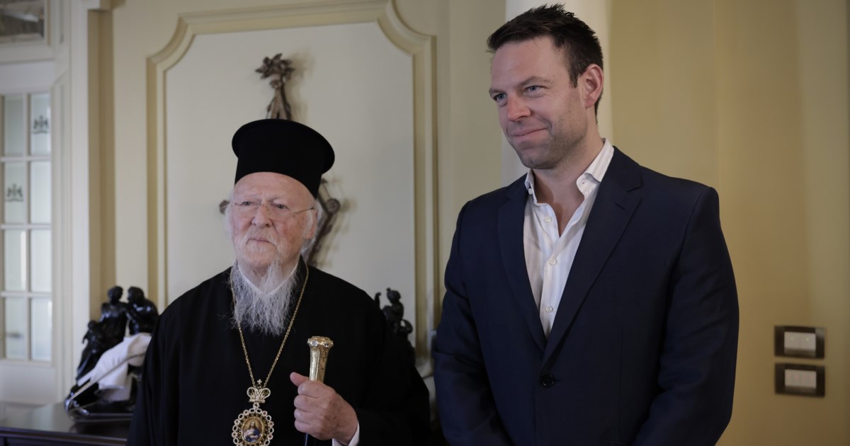 Ο Στέφανος Κασσελάκης κατέθεσε στεφάνι στο Πολυτεχνείο - Μαζί του η Μέλπω Λεκατσά [εικόνες - βίντεο] - εικόνα 4