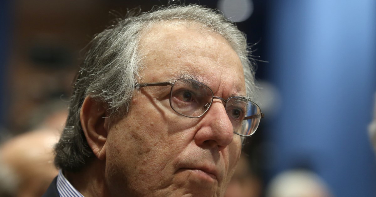 Πώς λέμε 'influencer' στα ελληνικά; Ο Μπαμπινιώτης δίνει την απάντηση