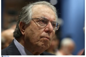 Πώς λέμε 'influencer' στα ελληνικά; Ο Μπαμπινιώτης δίνει την απάντηση