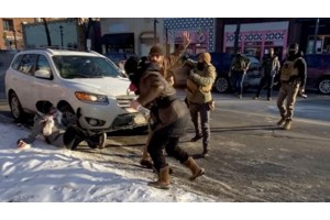 CNN: Από την Γκουντ στον Πρέτι - Οι δολοφονίες της ICE στριμώχνουν τον Τραμπ προκαλώντας χάος στις ΗΠΑ