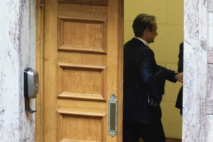 Τι δείχνουν οι δημοσκοπήσεις: Οι απώλειες της ΝΔ, το "κολλημένο" ΠΑΣΟΚ και τα δύο νέα κόμματα του αντισυστημισμού - εικόνα 5