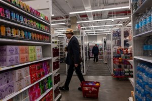 Διεθνείς αγορές: Βουτιά στα χρηματιστήρια μετά την επίθεση με τους δασμούς στο εμπόριο που εξαπέλυσε ο Τραμπ