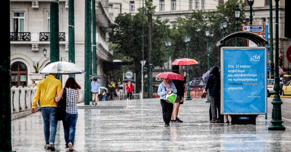 Κακοκαιρία Daniel: Καρέ-καρέ η στιγμή της διάσωσης οδηγού από ορμητικά νερά χειμάρρου στη Λαμία [εικόνες, βίντεο] - εικόνα 7