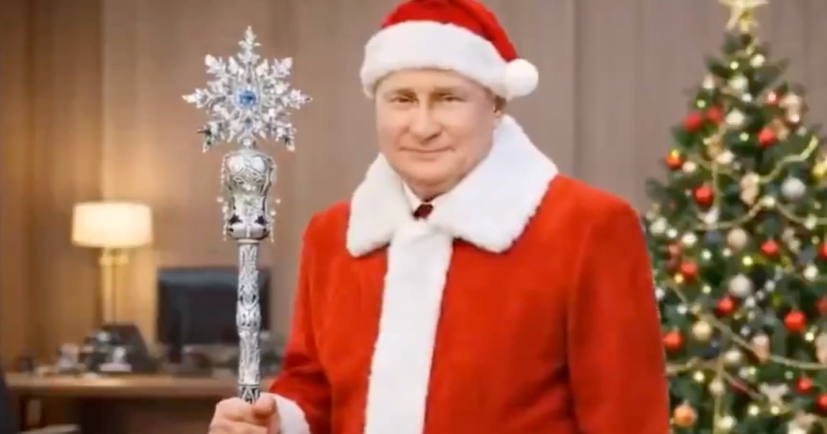 Βόλος: Στην Παιδιατρική του νοσοκομείου ο Άγιος Βασίλης κατέβηκε με σχοινιά καταρρίχησης [βίντεο]