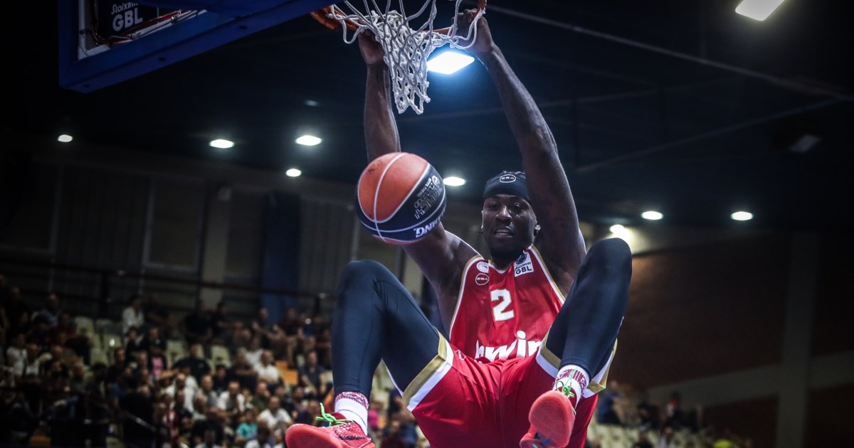 Ολυμπιακός: Ο Λούκα Βιλντόζα εξήγησε τι είναι το μεγάλο μαύρο σκουλαρίκι που φορούσε στο χθεσινό ματς - εικόνα 2