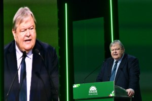 Συνέδριο ΠΑΣΟΚ-ΚΙΝΑΛ - Άν. Διαμαντοπούλου: Αντίπαλος του ΠΑΣΟΚ είναι η συντήρηση, ο πελατειασμός κι ο κάθε λογής λαϊκισμός