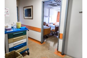 Αναβλήθηκε η δίκη του γιατρού που κατηγορείται για "φακελάκι": Απουσίαζε η καταγγέλλουσα