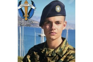 Τυμπάκι: Με στρατιωτικές τιμές από άγημα το τελευταίο αντίο στον 19χρονο Ραφαήλ – Με ελληνική σημαία το φέρετρο - εικόνα 13