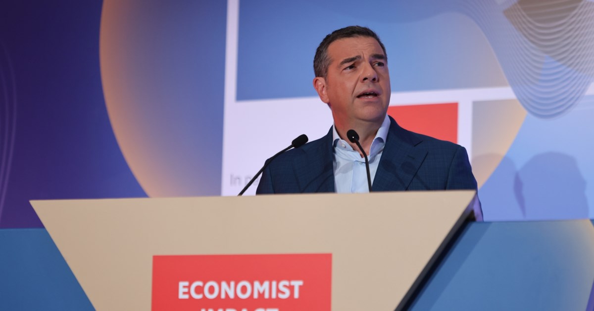 Πηγές ΠΑΣΟΚ: Κάποτε ο Τσίπρας μιμούνταν τη φωνή του Ανδρέα, τώρα έφτιαξε ομιλία με ατάκες από δελτία Τύπου του κόμματος