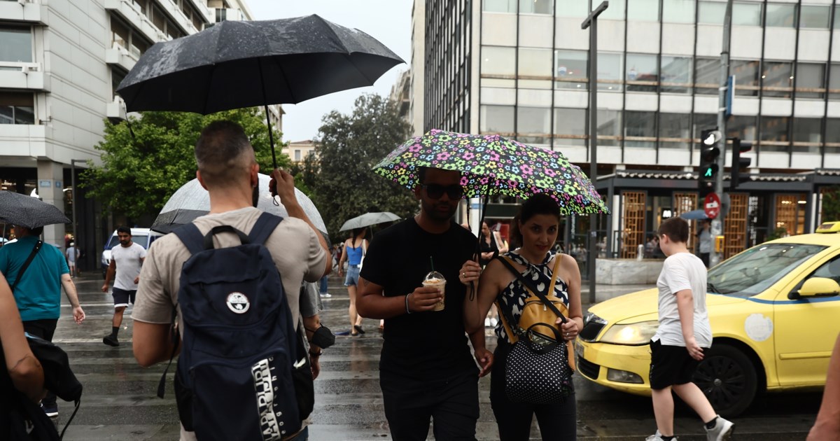 Σε πλήρη εξέλιξη το κύμα κακοκαιρίας: Πότε θα βρέξει στην Αττική και πού θα κινηθεί η καταιγίδα σύμφωνα με τον Κολυδά - εικόνα 2