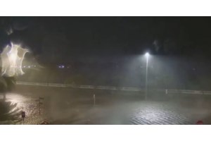 Νίκος Ευαγγελάτος: Επικά τα γραφικά της εκπομπής για τον τυφώνα - Ιπτάμενες αγελάδες, δορυφόροι και διαστημόπλοια - εικόνα 3