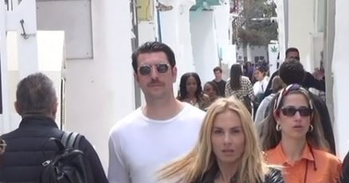 Πάσχα στη Μύκονο για Ντορέττα Παπαδημητρίου – Γεροντιδάκη: Το πρώτο δημόσιο φιλί  [βίντεο]