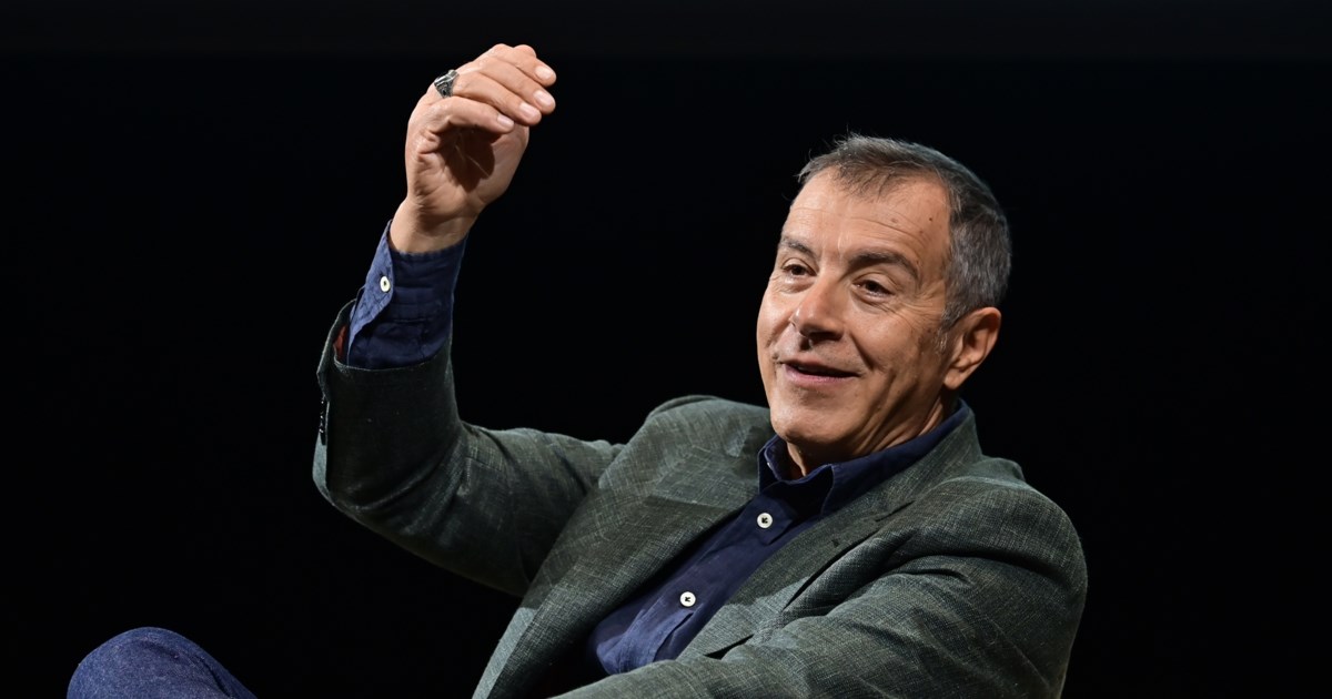 Σταύρος Θεοδωράκης: Φανατικός αναγνώστης του νέου βιβλίου του κάνει τα πάντα για να το αποκτήσει [βίντεο]