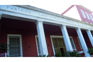 "Όχι στην υποβάθμιση των πτυχίων μας και τα ιδιωτικά πανεπιστήμια": Κινητοποίηση φοιτητών στο υπουργείο Παιδείας - εικόνα 3