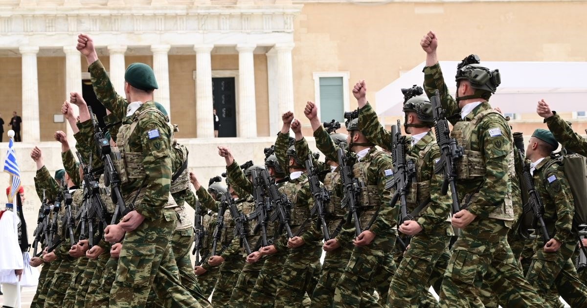 Νομοσχέδιο για τις Ένοπλες Δυνάμεις: Αναγκαία η μεταρρύθμιση για τη μετάβαση στη νέα εποχή, λέει η κυβέρνηση