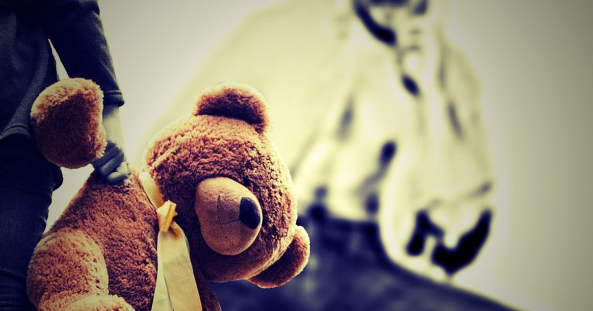 Φρίκη στη Γαλλία: Βίαζε την ανήλικη κόρη του και την "προσέφερε" σε αγνώστους - Βιντεοσκοπούσε τις αρρωστημένες πράξεις