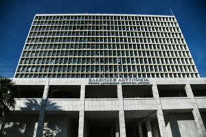 Απέδρασε κρατούμενος από το αστυνομικό τμήμα Αγίου Παντελεήμονα - Ανθρωποκυνηγητό για τον εντοπισμό του