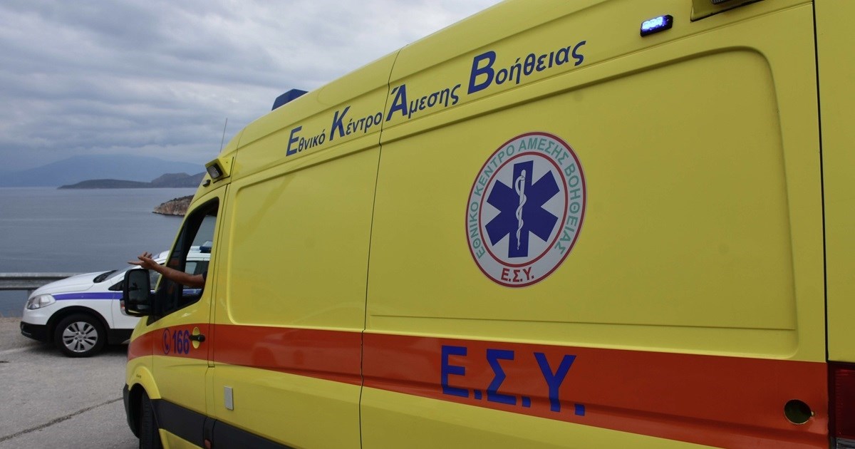 Χαλκιδική: Δεκαεννιάχρονος οδηγούσε μεθυσμένος και έπεσε με το αυτοκίνητο σε στάση λεωφορείου - Δύο άτομα στο νοσοκομείο