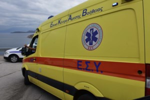 Χαλκιδική: Δεκαεννιάχρονος οδηγούσε μεθυσμένος και έπεσε με το αυτοκίνητο σε στάση λεωφορείου - Δύο άτομα στο νοσοκομείο