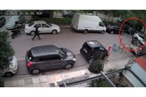 Σοκαριστικό βίντεο ξυλοδαρμού ανήλικης από τέσσερις συνομήλικές της: "Οχι στο κεφάλι ρε, όχι στο κεφάλι"