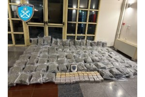 Πανεπιστημιούπολη Ζωγράφου: Ναρκωτικά και μεγάλα χρηματικά ποσά εντόπισε η Αστυνομία - εικόνα 2