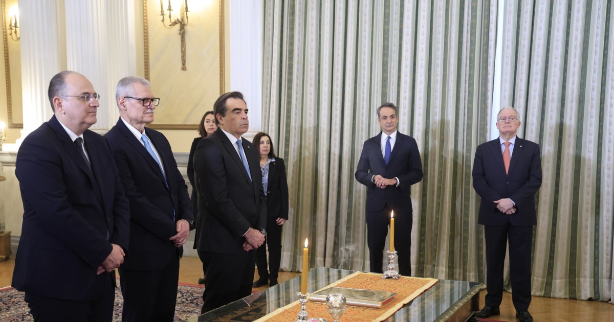 Αγκαλιά Τσιάρα σε Σχοινά: Θα σηκώσω κάθε πέτρα για να ακουστεί η φωνή της ελληνικής γεωργίας, είπε ο νέος υπουργός - εικόνα 5