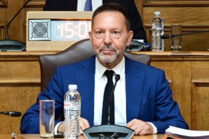 Έρχονται νέες μειώσεις των επιτοκίων - Παρέμβαση Στουρνάρα σε Bloomberg και Politico