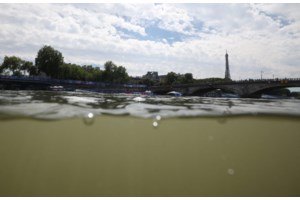 Ολυμπιακοί Αγώνες 2024: Σκηνές από άλλον αιώνα πάλι στον Σηκουάνα - Κολυμπούσαν δίπλα σε ακαθαρσίες και σωλήνες αποχέτευσης - εικόνα 3