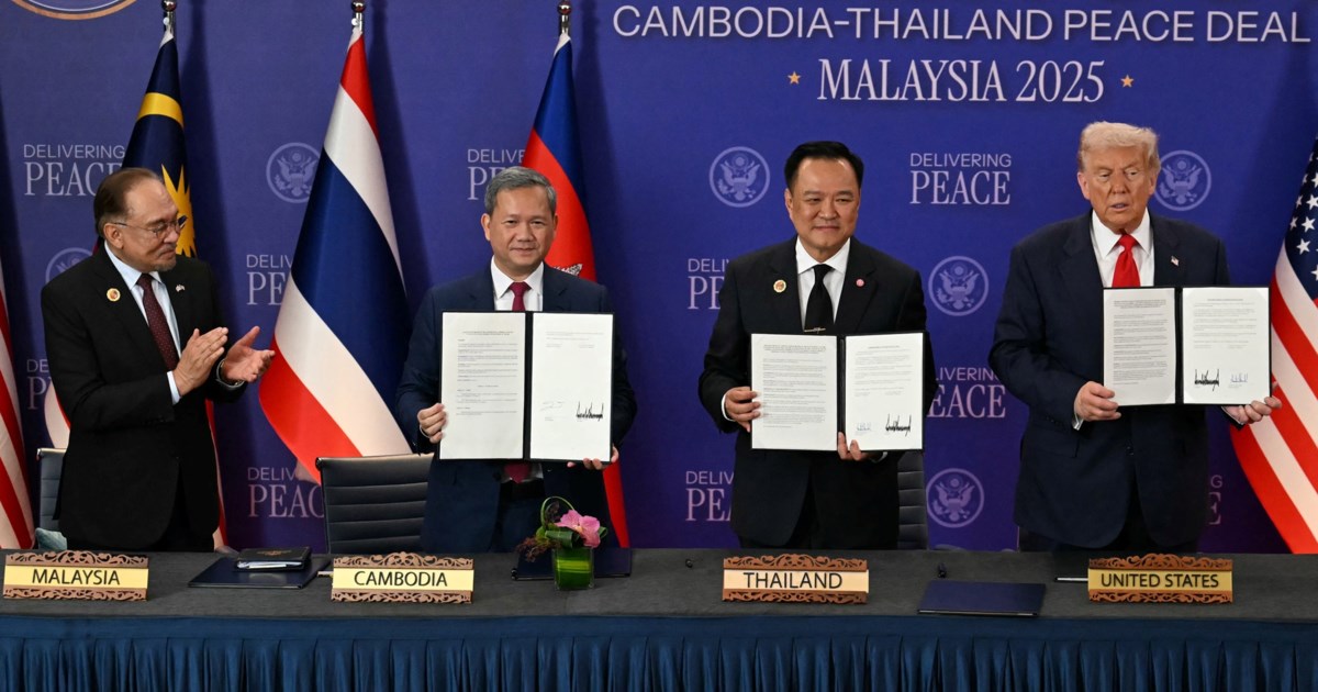 Ο Τραμπ πανηγυρίζει την ειρήνη Καμπότζης-Ταϊλάνδης χορεύοντας "Trump Dance" με Μαλαισιανούς χορευτές [βίντεο]